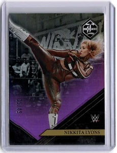 Nikkita Lyons 2023 Panini Chronicles Limited WWE Viola #239 NXT #35/49 - Foto 1 di 2