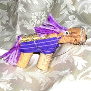 HORSE ORNAMENT- WINE &/or CHAMPAGNE CORK &/or PLASTIC (H) - Picture 1 of 3