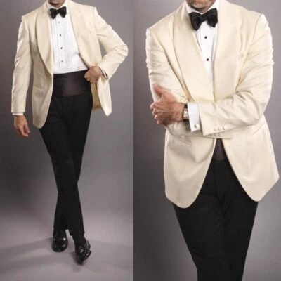 Hombres Minimalista Beige Traje Chaqueta de un solo pecho Chal Solapa Esmoquin Fiesta Moderna Foto 1 de 4