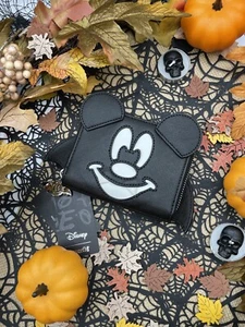Loungefly Mickey Mouse Disney Glow In The Dark Fledermaus Geldbörse - Bild 1 von 4