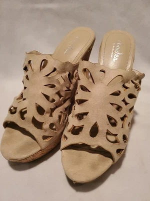 Sandalias de cuña de corcho Charles David, talla 8, tostadas Foto 1 de 4