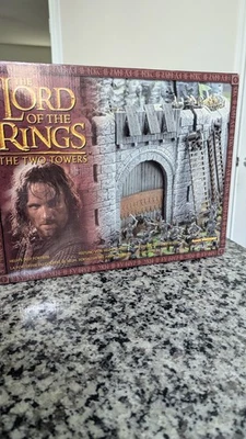 Lord of the Rings Helms Deep Terrain Set 2001 Original Castle Walls and Gate! - Image 1 of 3