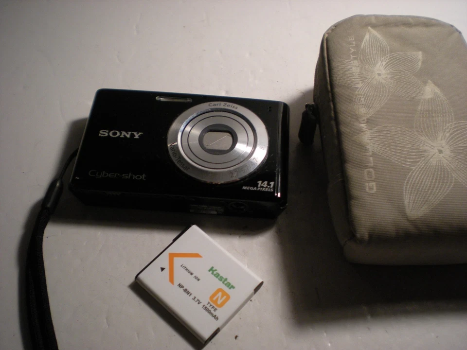 Sony CyberShot DSC-W330 14.1MP 4x Optical zoom Digital Camera Black - Image 1 of 4