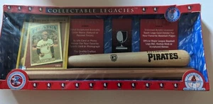 collectable legacies roberto clemente card and bat pittsburgh pirates - Picture 1 of 4