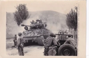 Orig Korean War Press Photo M4A3E8 SHERMAN TANK PUSAN PERIMETER 1950 Korea 19 - Picture 1 of 2