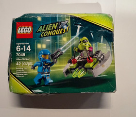 Lego 7049 Alien Striker - NEW, SEALED, DAMAGED BOX