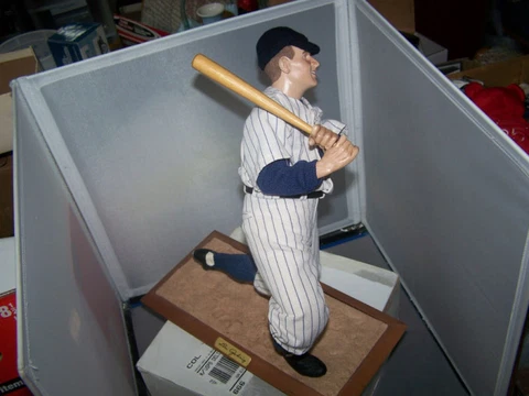 Lou Gehrig Ashton Drake Legends of Baseball  Collection Figurine   OUTSTANDING!! Cover