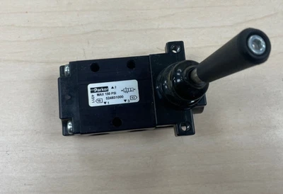 Parker 524831000 Manual Air Control Valve,3-Way,1/4In Npt - Image 1 of 2
