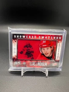 2013-14 Panini Prime Showcase Swatches #46 Elias Lindholm /25 Rookie RC - Picture 1 of 2