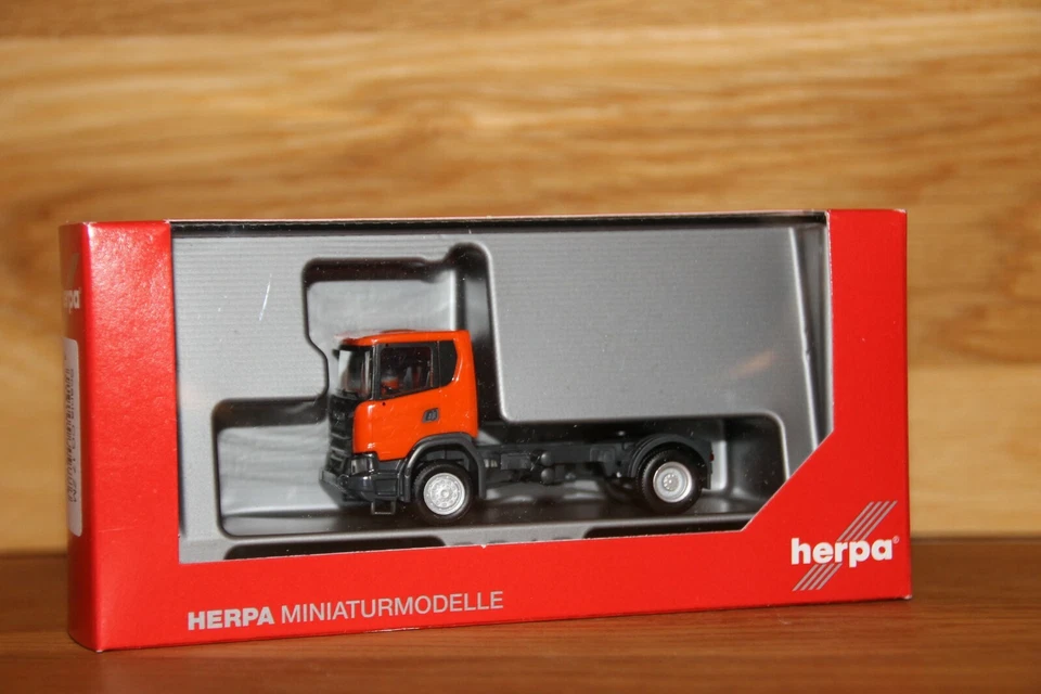 Herpa, 309776 Scania CG 17 4x4 Trattore, Arancio - Immagine 1 di 1