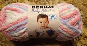 Coperta bambino Yarnspirations Bernat #6 super ingombrante 72 iarde poliestere rosa/blu - Foto 1 di 4