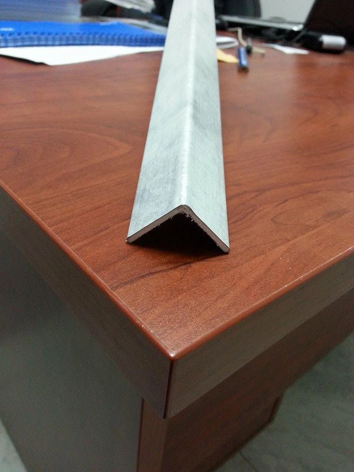 PROFILI IN PVC ALLUMINIO BRILLANTE ANGOLARE 25X25X2 DA MT.2,60 - Immagine 1 di 1