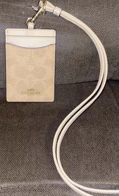 Cordão de janela Coach Id crachá cartão estojo em lona assinatura ouro/areia/giz CZ285 - Imagem 1 de 4