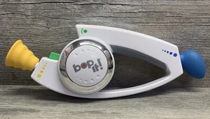 BOP IT! Talking Handheld Electronic Reflex Game White 2008 Hasbro TESTED/WORKING - Picture 1 of 3