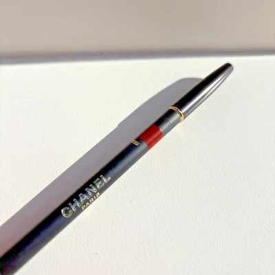 Chanel Le Crayon Levres Longwear Lip Pencil 184 Rouge Intense; with box - Image 1 of 4