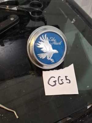 ВИНТАЖНЫЙ 1975 76 77 78 BUICK SKY HAWK БАГАЖНИК ЗАМОК ФЛИППЕР ЭМБЛЕМА OEM 346574 GM - Изображение 1 из 4