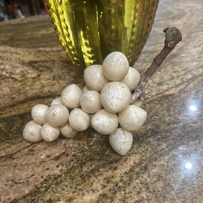 "Racimo de uva de piedra de alabastro pesado vintage con tallo de madera uvas de mediados de siglo 10""" Foto 1 de 4