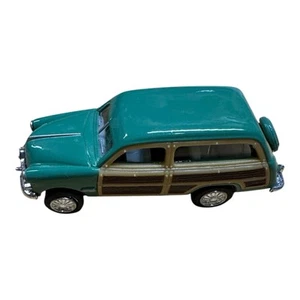 5402. 1949 Ford Woody Wagon, Green- Kinsmart - 1/40 Scale Diecast Model Toy Car - Picture 1 of 7