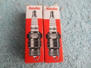 2 NEW, OLD STOCK AUTOLITE SPARK PLUGS #24 - Bild 1 von 17