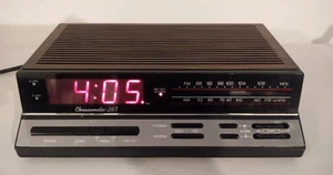 Vintage Realistic Chronomatic 267 AM/FM Radio Alarm Clock - Picture 1 of 7