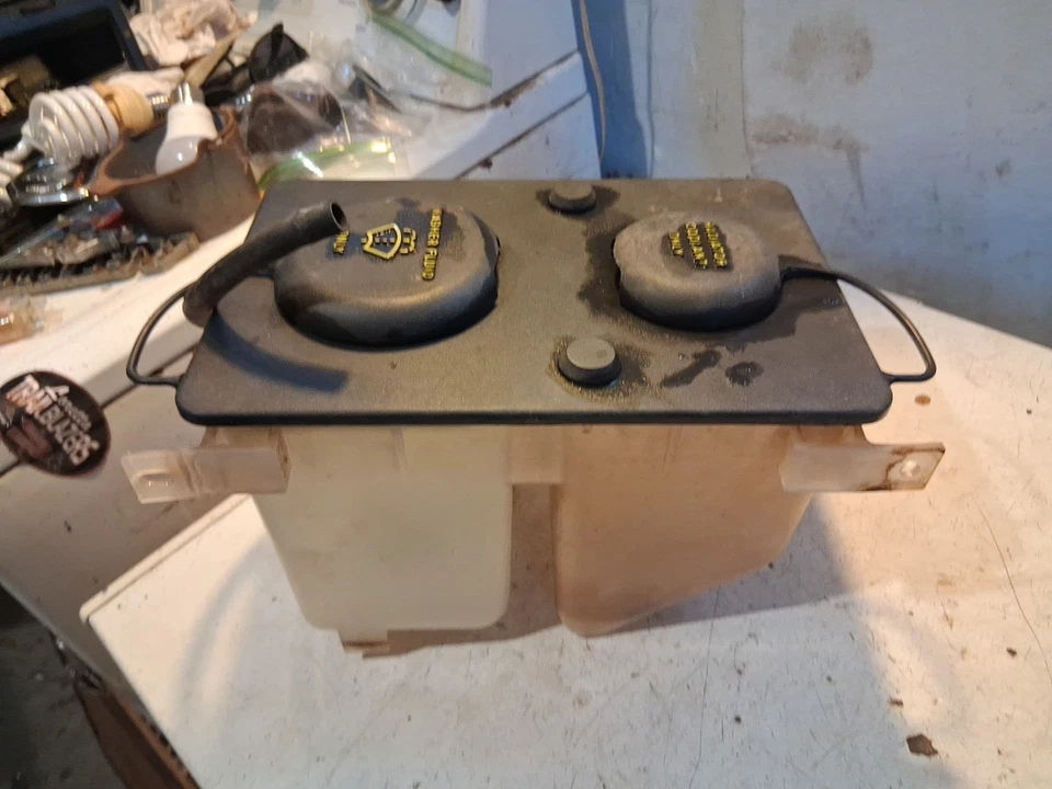 87-96 FORD F150/F250/F350/BRONCO Washer Fluid Bottle Coolant Reservoir Pump OEM - Image 1 of 4