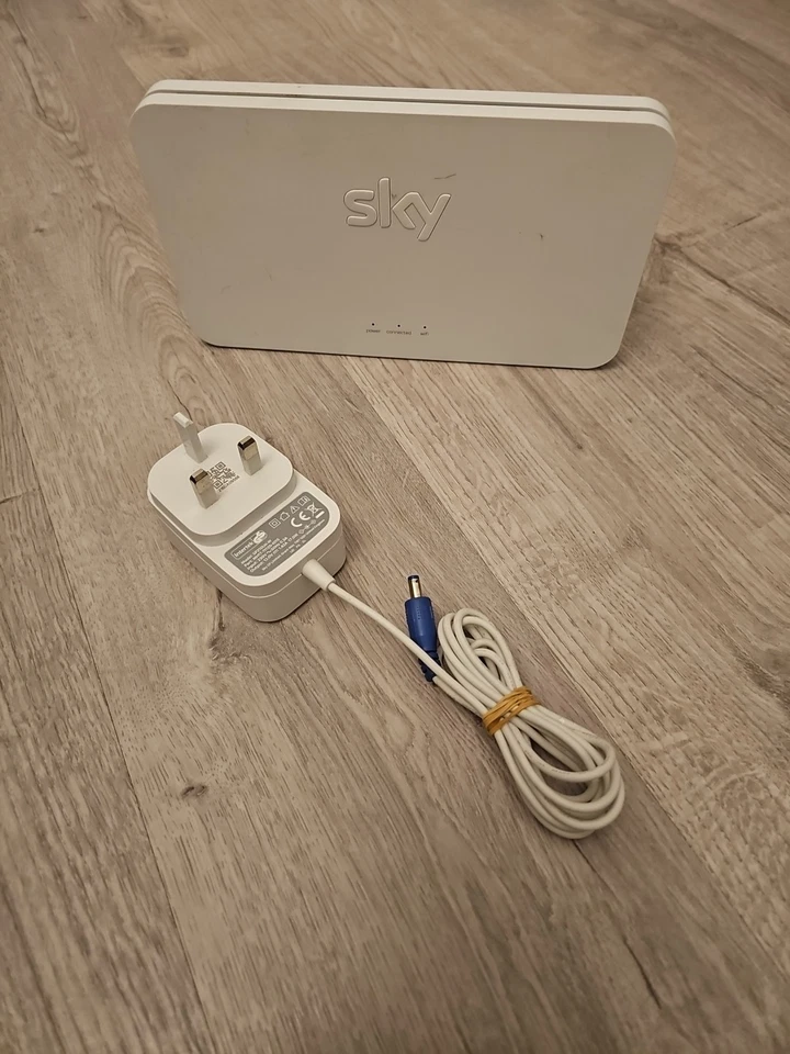 Sky Q Wireless WiFi Booster SE210 - Image 1 of 4