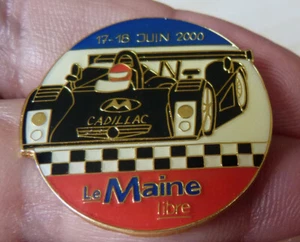 PIN'S PROTO VOITURE CADILLAC LES 24 HEURES DU MANS LE MAINE LIBRE 2000 - Foto 1 di 2