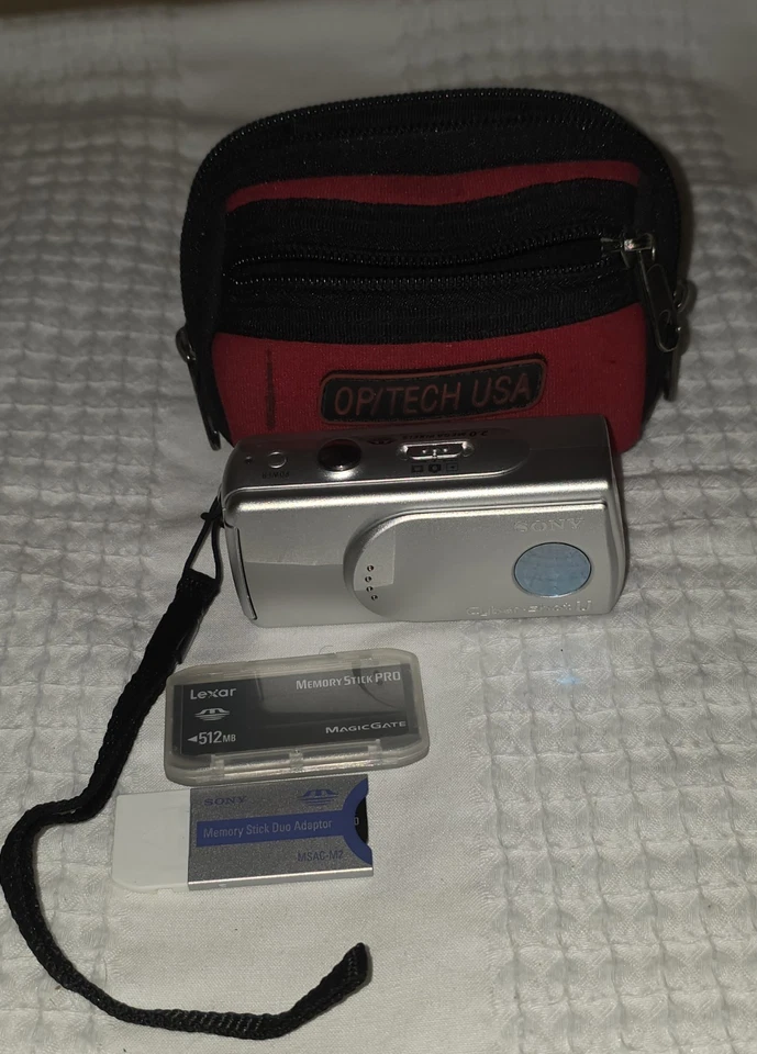 Vintage SONY Cyber-shot U DSC-U30 + 2 Memory Sticks BAG WORKS Digital CAMERA  - Image 1 of 4