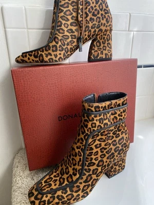 Botines Donald J. Pliner para mujer Blis pelo corto de pantorrilla leopardo, talla 7 Foto 1 de 4