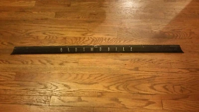 Oldsmobile Cutlass F85 1962 62 tapa de maletero moldura  Foto 1 de 2