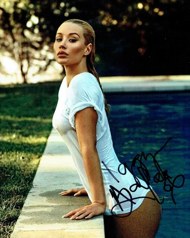Iggy AZALEA Singer Model SIGNED Autograph 10x8 Glamour Photo A AFTAL COA Cover