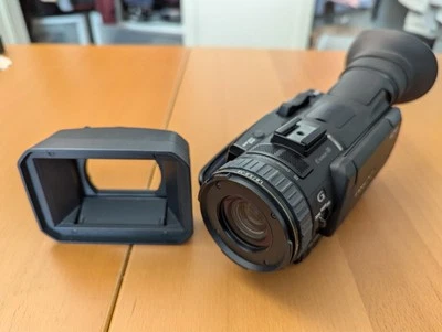 Videocámara compacta Sony HXR-NX70U (96 GB) NXCAM + batería, adaptador de corriente, tarjeta SD Foto 1 de 4