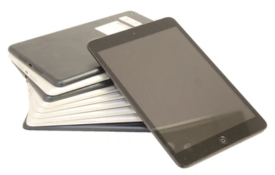 Job Lot of 10 x Apple iPad mini's,6 x mini 1 16GB,2 x mini 1 32GB, 2 x mini 64GB - Image 1 of 4