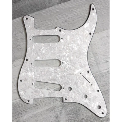 ADPGUITARPARTS Pickguard White pearl SSS 2 ply 11 trous style Stratocaster post 72