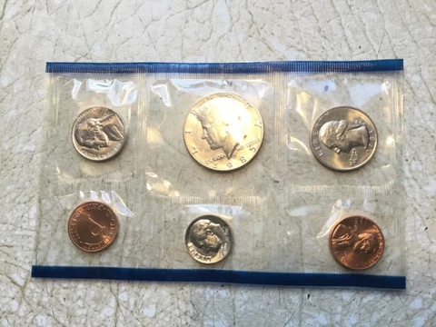 1985 US Mint Uncirculated Coin set P mint  Mark Cover