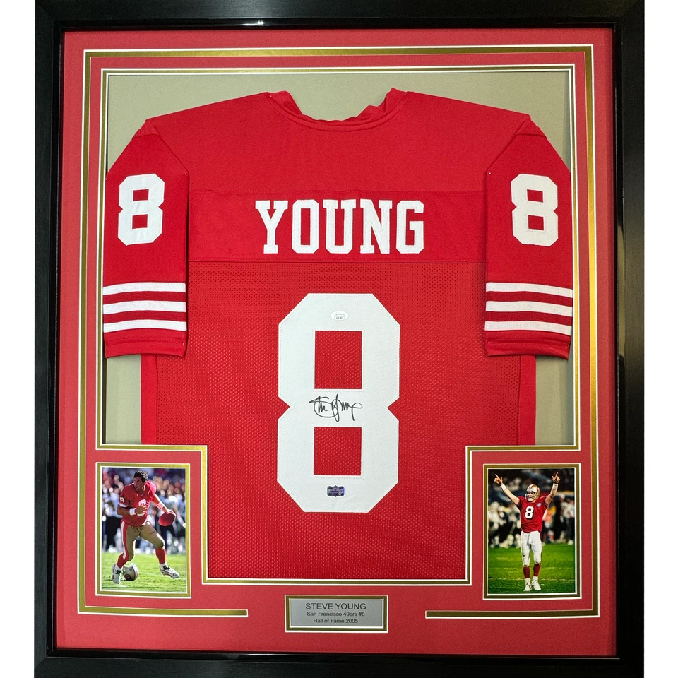 Camiseta deportiva roja enmarcada autografiada/firmada Steve Young 35x39 San Francisco certificado de autenticidad JSA Foto 1 de 2