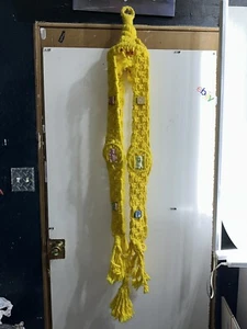 Vintage Makramee gelb farbig Pflanzenaufhänger Babyzimmer Thema entzückend handgefertigt - Bild 1 von 15