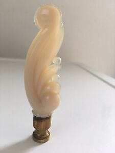 Vintage Aladdin Alacite Plume Pattern Finial for Electric Lamp