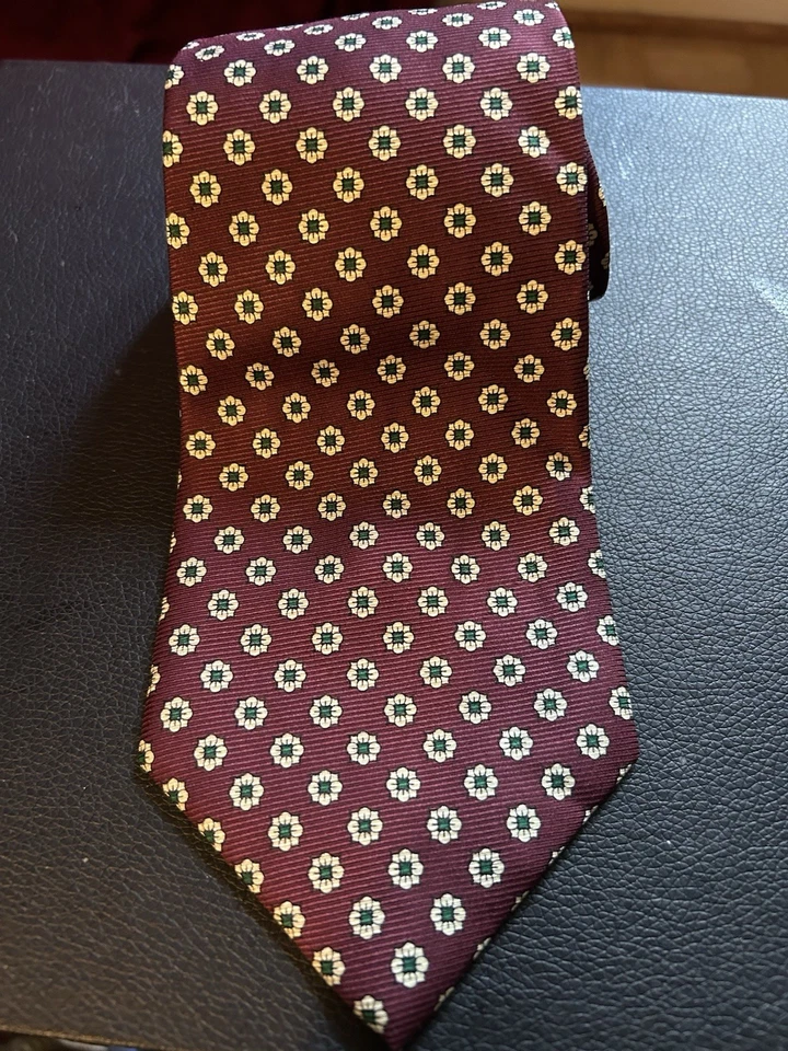 Corbata vintage Polo Ralph Lauren para hombre, roja con patrón de escudo blanco verde, seda Repp Foto 1 de 4