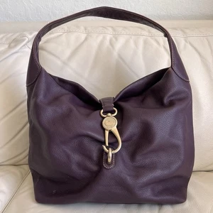 Bolso de hombro de cuero púrpura con bloqueo con logotipo de Dooney & Bourke - Imagen 1 de 15