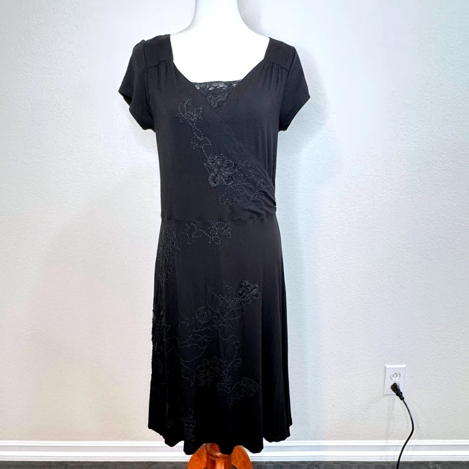 Vestido OILILY Jersey Tejido Ajuste y Acampanado Bordado L/XL Negro Manga Corta Midi Foto 1 de 4