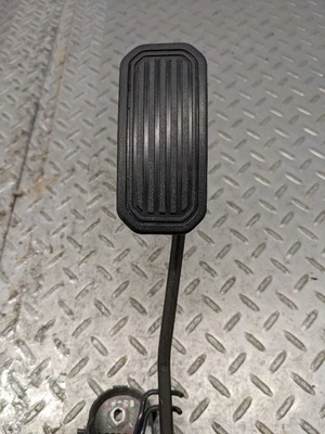 02-05 LEXUS SC430 ПЕДАЛЬ ГАЗОВОГО АКСЕЛЕРАТОРА С ДАТЧИКОМ ПОЛОЖЕНИЯ 1174279 - Изображение 1 из 4