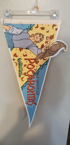 WORLD ON ICE POCAHONTAS  DISNEY FELT PENNANT 8/28/22 Cover