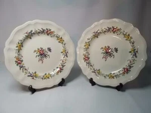 TWO Royal Doulton LEIGHTON Pattern DINNER PLATES 9.5" Diameter D6164 Plate - Picture 1 of 7