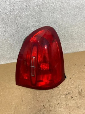 Luz trasera lateral derecha para pasajero Lincoln Town Car 1998-2002 OEM V5662 DW Foto 1 de 4