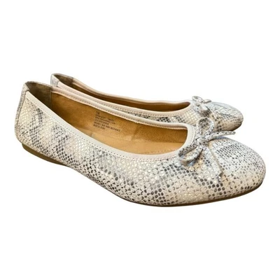 Plano de piel de serpiente born en relieve para mujer talla 7 Foto 1 de 4