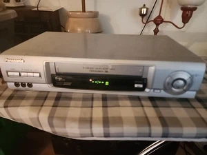 VCR estéreo Hi-Fi Panasonic Omnivision PV-V4621 para reparación - ver descripción  - Imagen 1 de 3