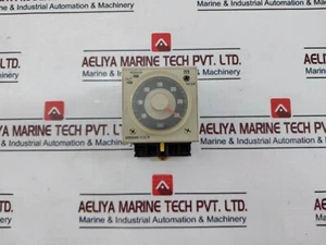 OMRON H3CR-A Timer Relay with Base 0-30 SEC 5A 100 To 240VAC - Picture 1 of 7