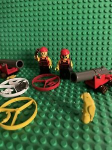 Vintage  Lego Minifigures 2 pirates 2 canons 2 Parrots and extra accessories