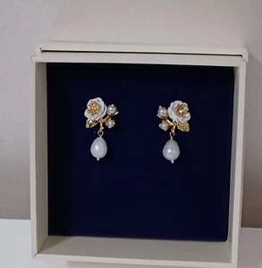Ohrringe - rosa weiß mit goldenen Blütenblättern - hochwertige Materialien. - Bild 1 von 9